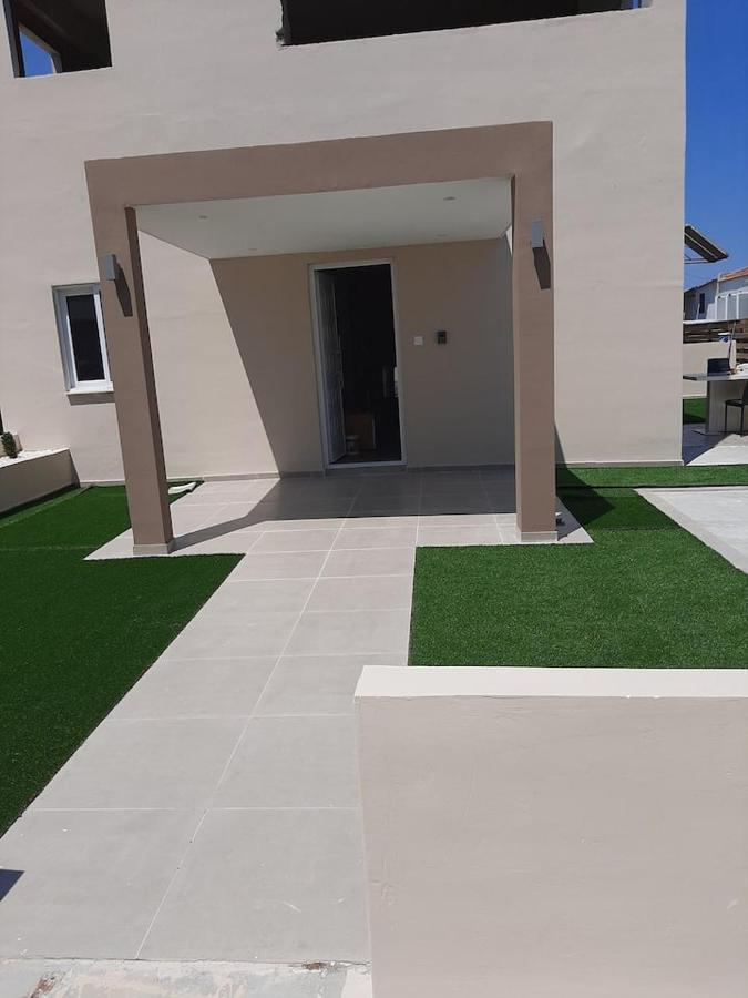 Universe House Dromolaxia ภายนอก รูปภาพ